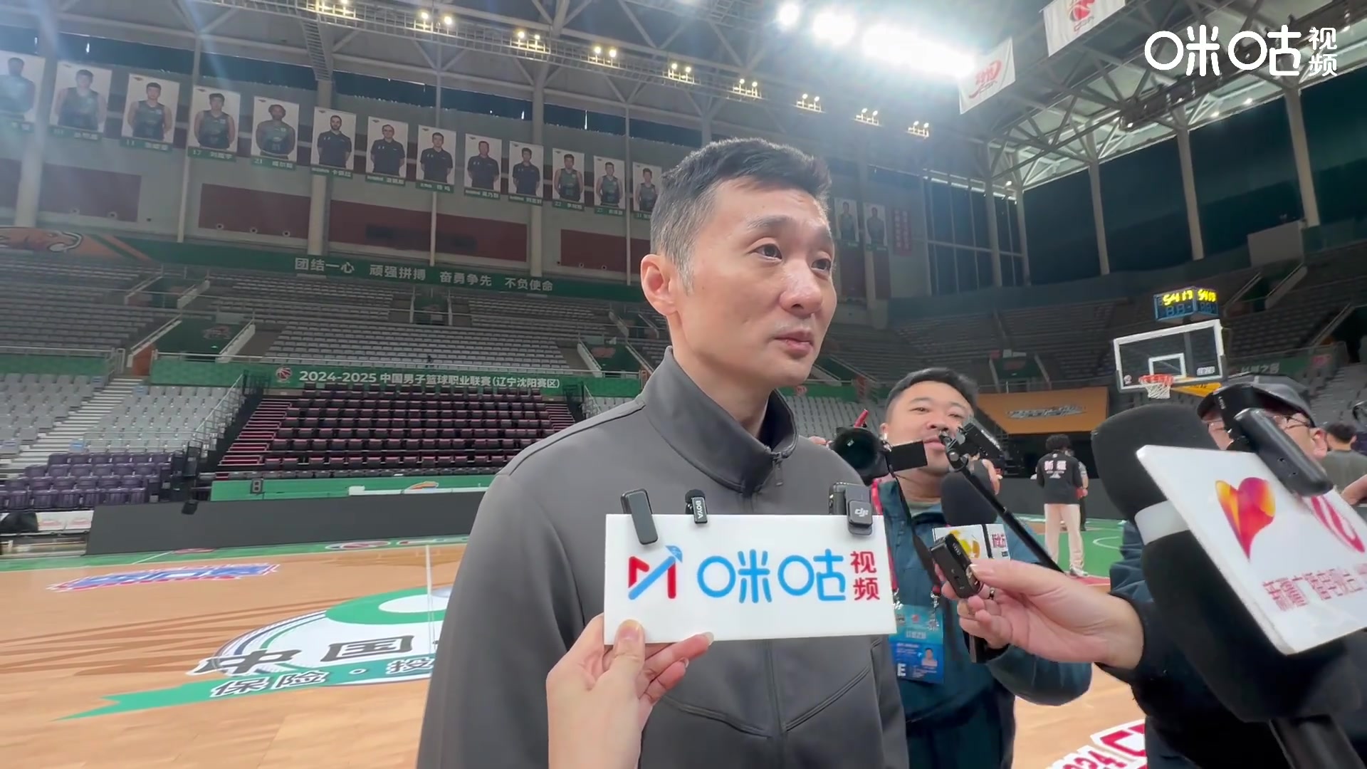 刘炜：新疆今晚10人出战 阿不都颈椎被撞&没法移动 齐麟继续缺阵